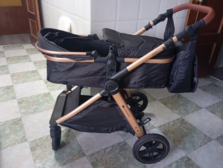 Carro KinderKraft Esme Negro y Dorado