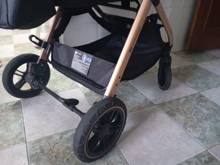 Carro KinderKraft Esme Negro y Dorado