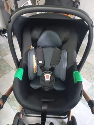 Carro KinderKraft Esme Negro y Dorado