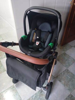 Carro KinderKraft Esme Negro y Dorado