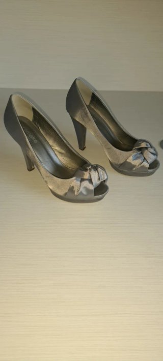 Zapatos de tacón plateados Remake