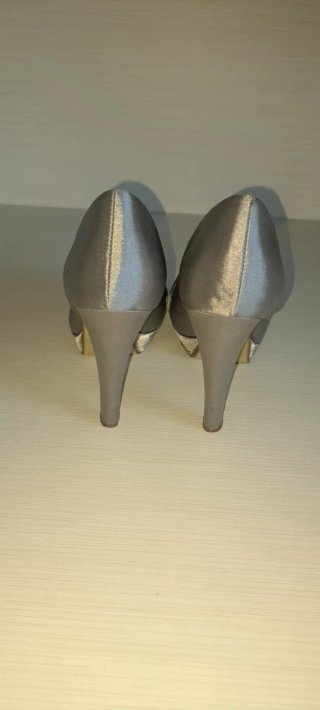 Zapatos de tacón plateados Remake