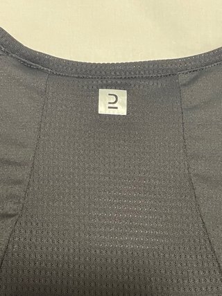 Camiseta deportiva negra DOMYOS