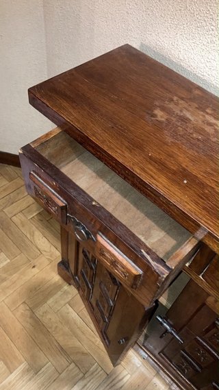Mueble de entrada de madera tallada