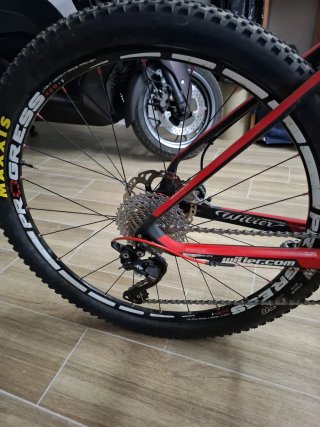 Bicicleta MTB 27.5 Carbono Roja