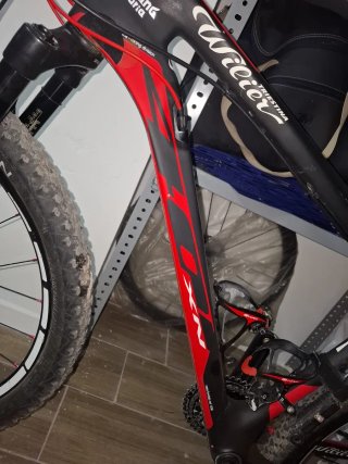 Bicicleta MTB 27.5 Carbono Roja