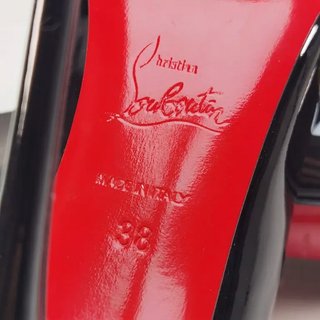Tacones Christian Louboutin Negros de Charol
