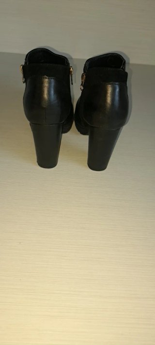 Botines de tacón negros