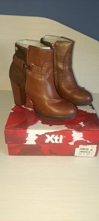 Botines de tacón marrones