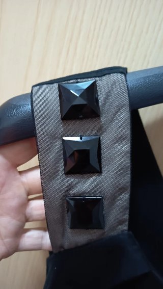Tubino nero con dettagli