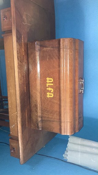 Mesa de máquina de coser antigua