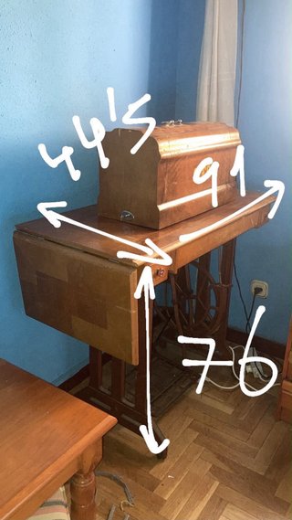 Mesa de máquina de coser antigua
