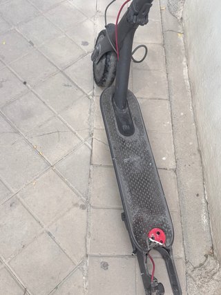 Patinete eléctrico negro