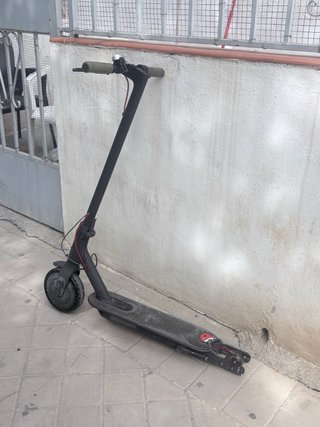 Patinete eléctrico negro