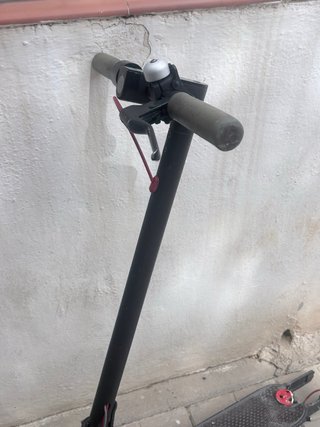 Patinete eléctrico negro
