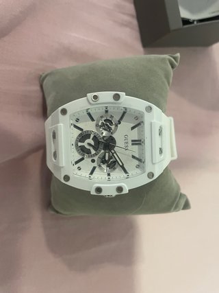 Reloj Guess Dorado y Blanco Precio!! Negociable
