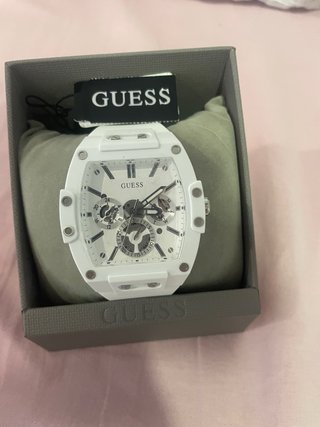 Reloj Guess Dorado y Blanco Precio!! Negociable