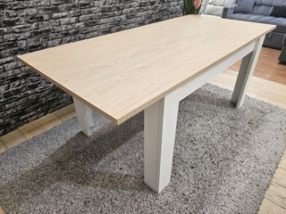 Mesa extensible con 6 sillas