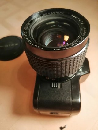 Camara Pentax 110 con  Zoom 20-40mm