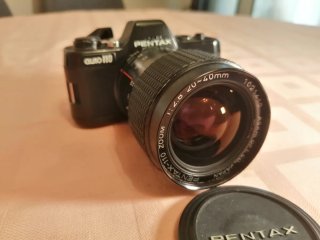 Camara Pentax 110 con  Zoom 20-40mm