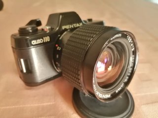 Camara Pentax 110 con  Zoom 20-40mm