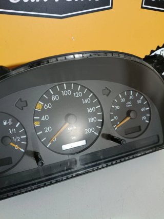 Cuadro de instrumentos Mercedes A1635400947