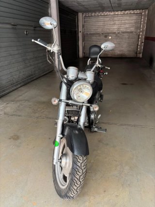 Hyosung Aquila 125 Negra Siempre en garaje