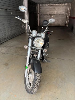 Hyosung Aquila 125 Negra Siempre en garaje
