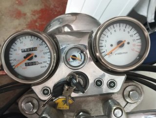 Hyosung Aquila 125 Negra Siempre en garaje