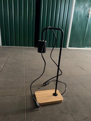 Lámpara de mesa base madera