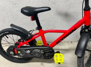 Bicicleta infantil BTWIN roja