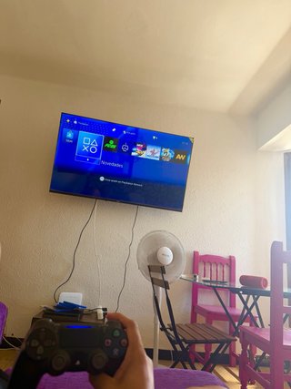 PS4 Slim 1TB + 3 Mandos + 4 Juegos