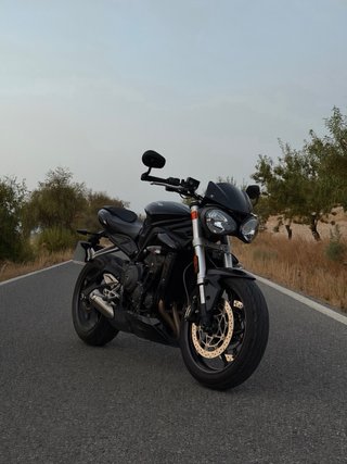 Moto Naked Negra