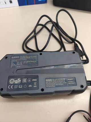 Cargador de batería Bosch C70 10A 12V/24V para coche AGM gel y EFB