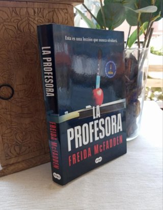 Lote/ Pack 2 libros de Freida McFadden impecables