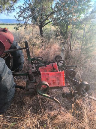 Tractor Ebro Massey Ferguson Rojo