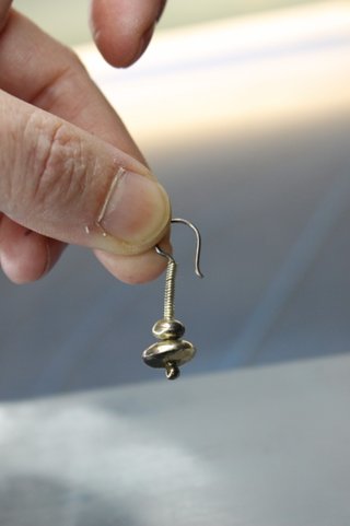 2. Pendientes de anzuelo plata. Sin firma ni contraste.