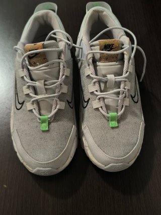 Zapatillas Nike Grises y Blancas