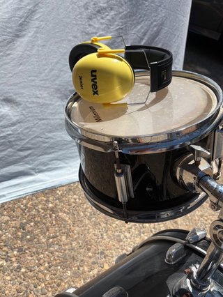 Millenium Batería Bombo + caja Cascos insonoros