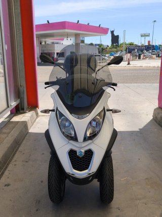 Piaggio MP3 300 Triciclo