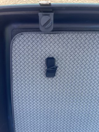 Maleta de viaje azul con ruedas