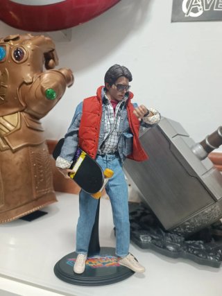 Figura Marty McFly Regreso al Futuro tipo Hot Toy