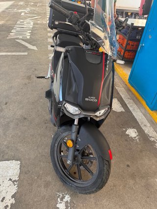 Moto Eléctrica Super Soco Negra