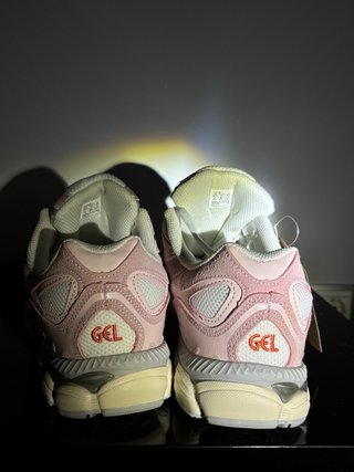 Zapatillas Asics rosas y blancas