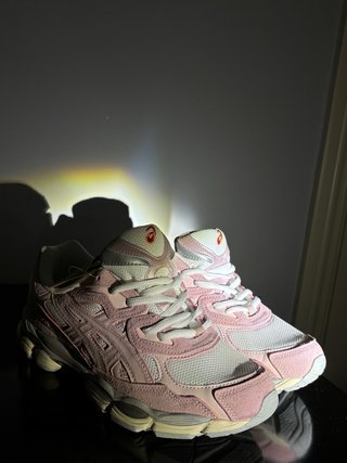 Zapatillas Asics rosas y blancas