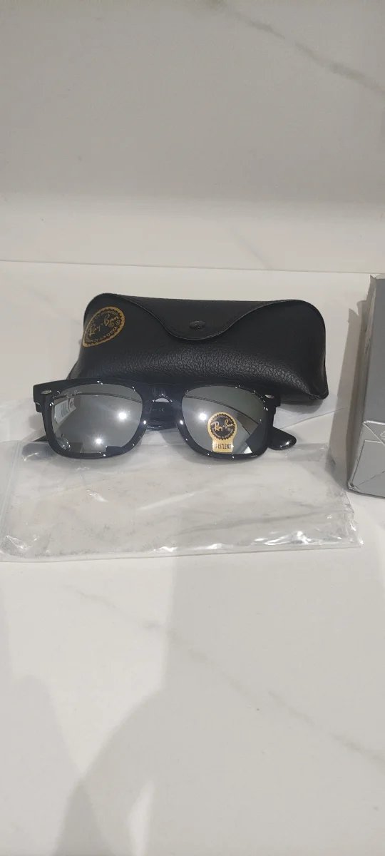Gafas de sol Rày-Ban Wayfarèr negras y plateadas