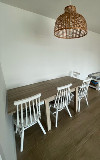 Mesa extensible y 4 sillas Banak