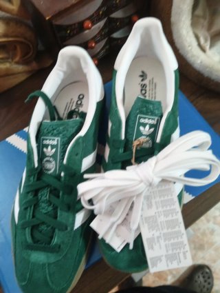 Zapatillas Adidas Verdes y Blancas