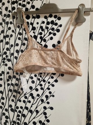 Top con catena gioiello beige e oro