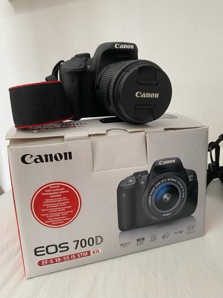 Canon EOS 700D Kit EF-S 18-55mm IS STM